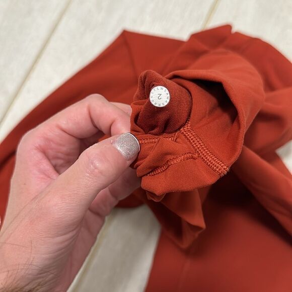 Lululemon 2 deep red wunder under 28” - Picture 2 of 4